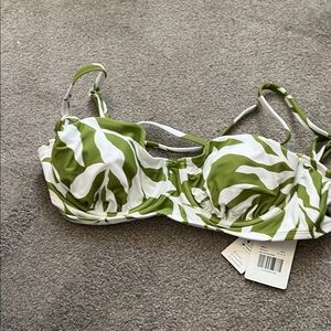 Cupshe Green and White Bikini Top